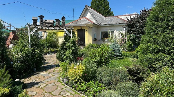 Половина дома 92,5 кв.м. на участке 5,5 соток