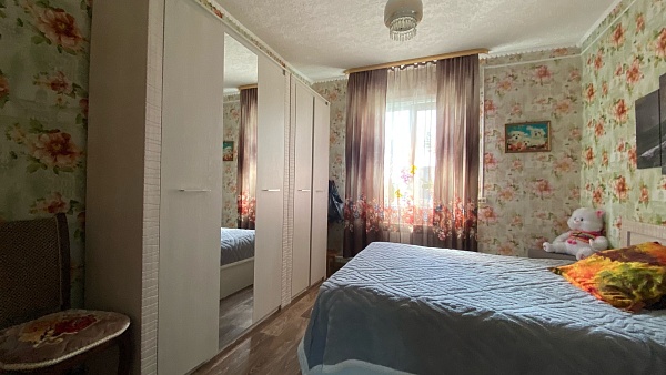 Половинка дома в с.Новая Заимка 62 кв.м на участке 9 соток